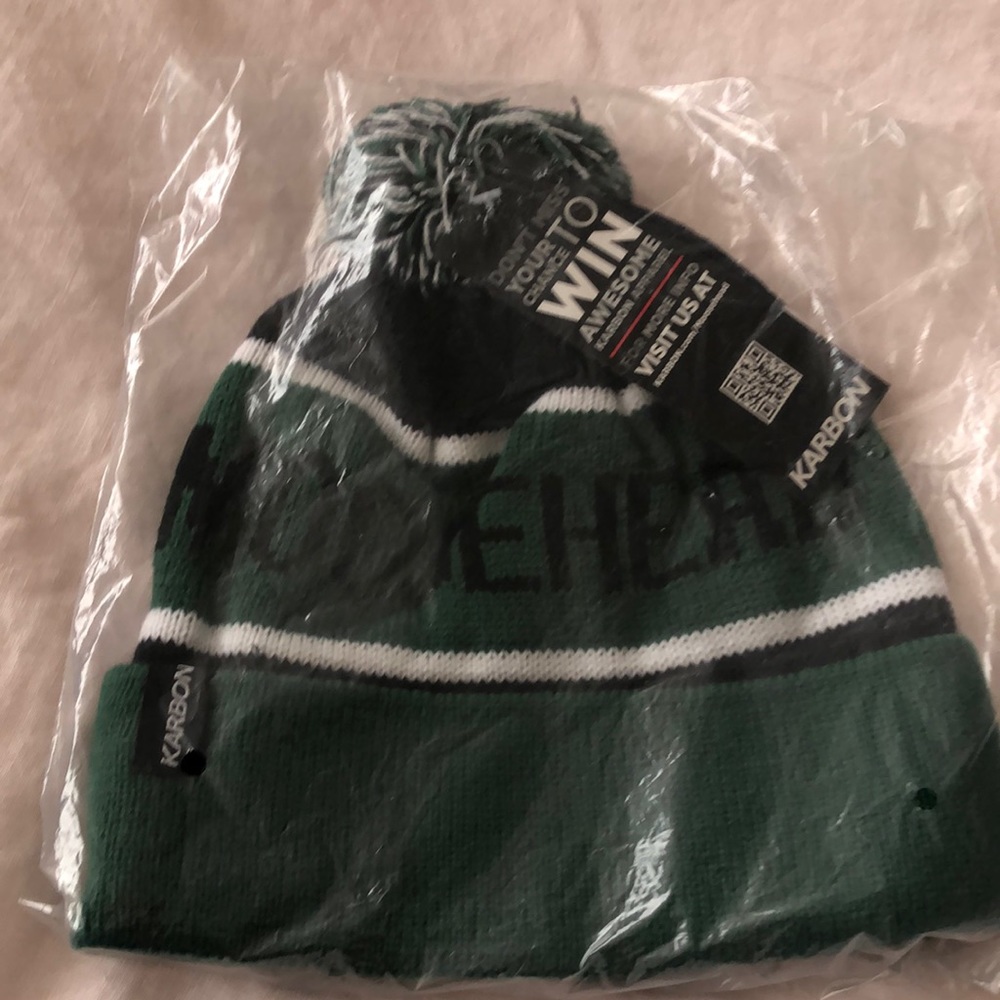 NWT Moosehead beer pompom toque